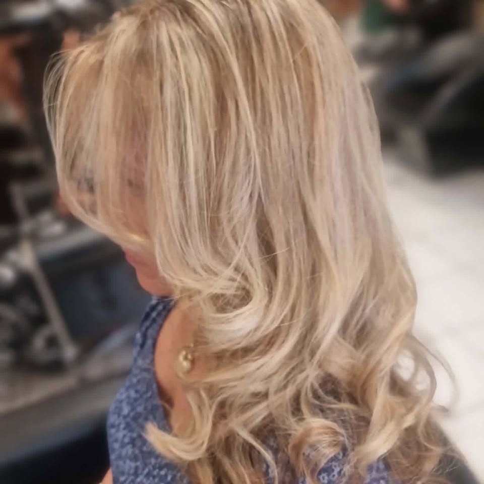 Blond mêché lumineux réalisé chez Enjoy Coiffure